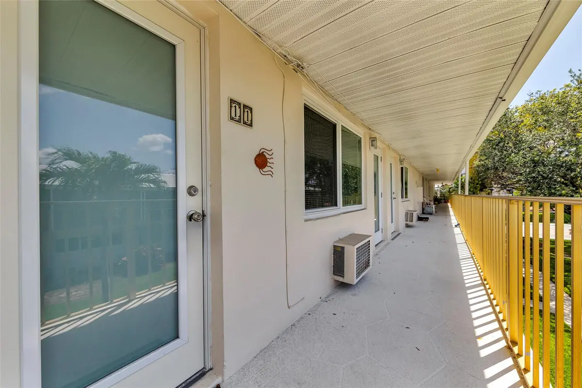 Photo 3 at 11 SW 4th Avenue 11, Boca Raton