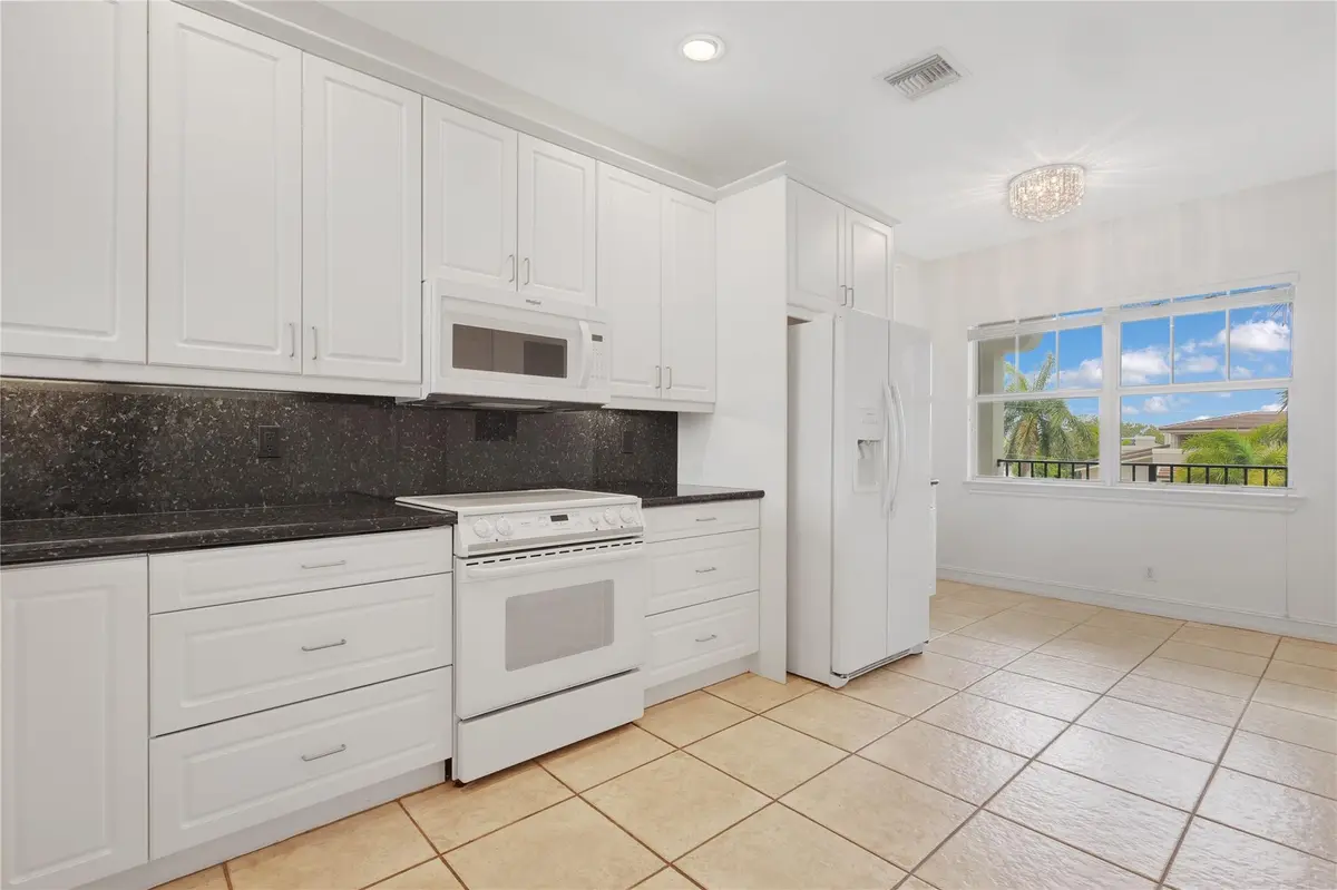 Photo 4 at 2720 NE 15th Street 305, Fort Lauderdale