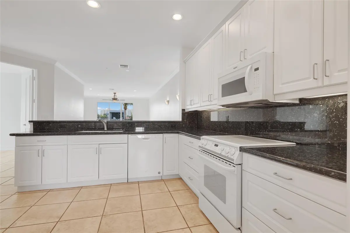 Photo 5 at 2720 NE 15th Street 305, Fort Lauderdale