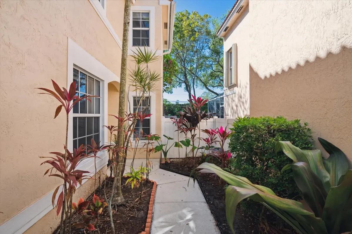 Photo 3 at 10845 NW 46th Drive, Coral Springs