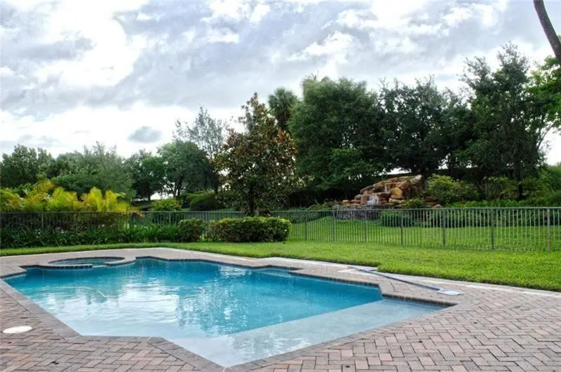 Photo 2 at 8166 Emerald Avenue, Parkland