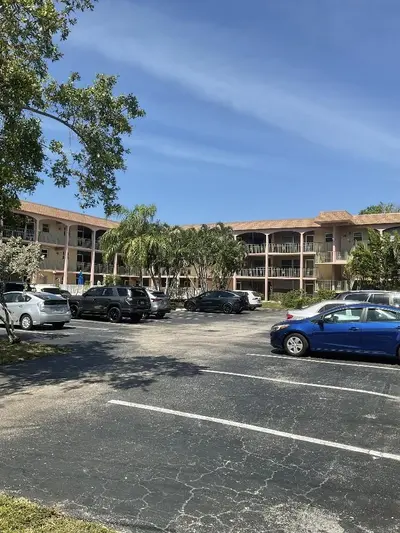 100 SE 6th Avenue 206, Pompano Beach – Condominium for sale