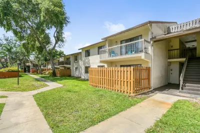 3402 Gardens Drive 14B, Palm Beach Gardens – Condominium for sale