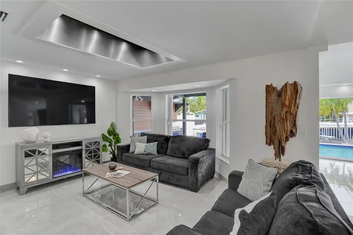Photo 7 at 2363 SE 15th Street, Pompano Beach