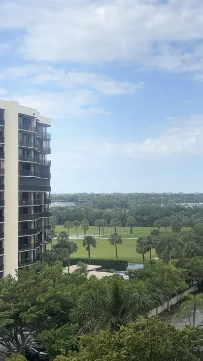 2425 Presidential Way 705, West Palm Beach – Condominium for sale