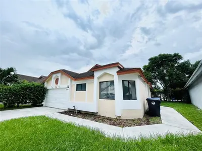 , North Lauderdale – Single Family Residence for sale
