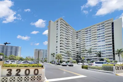 3200 NE 36th Street 319, Fort Lauderdale – sold