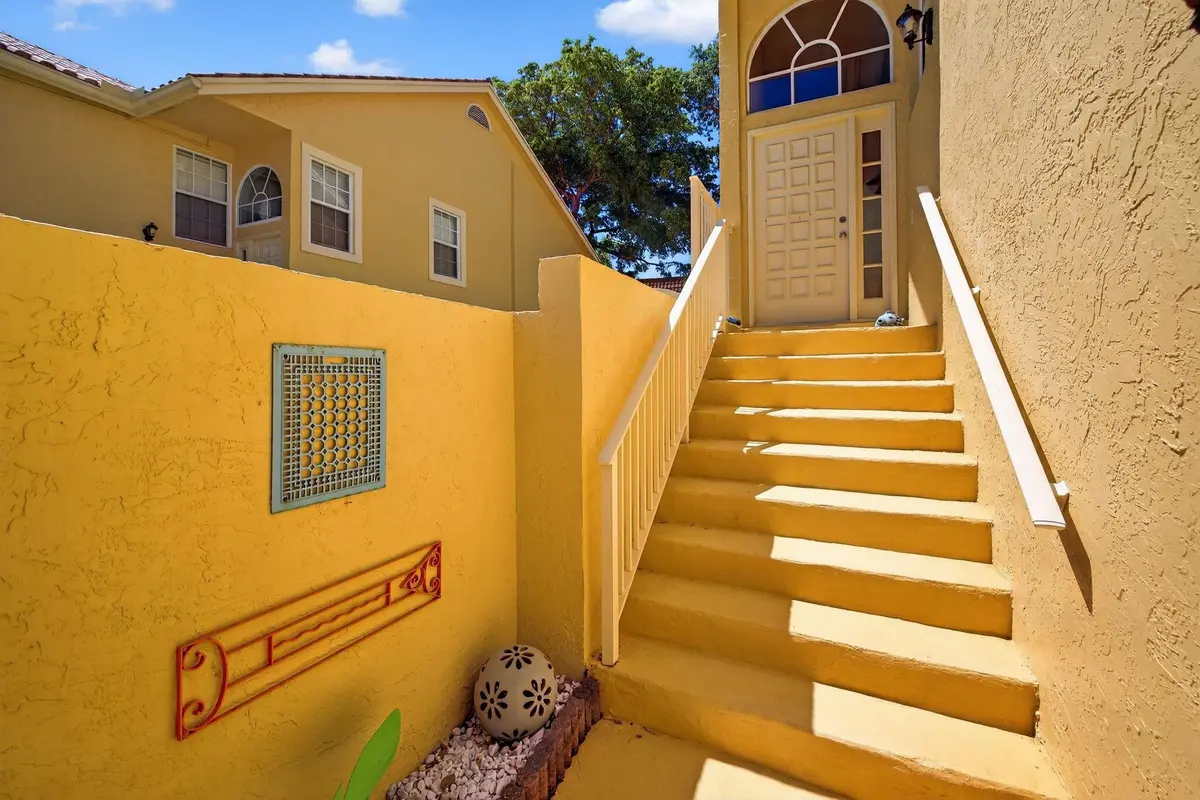 Photo 5 at 2121 S Ocean Boulevard 506, Lauderdale-By-The-Sea