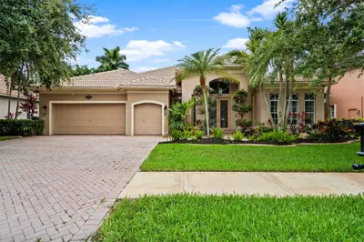 8284 S Lake Forest Drive, Davie – sold