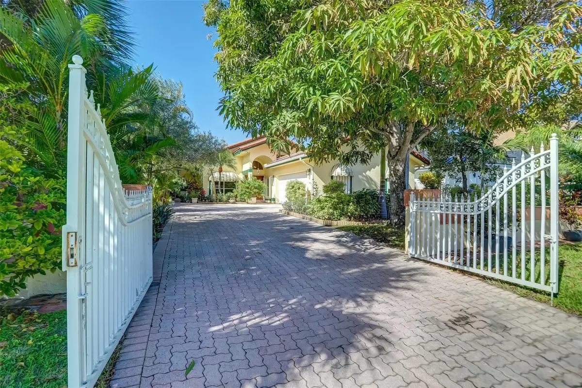 Photo 6 at 305 S Riverside Drive, Pompano Beach