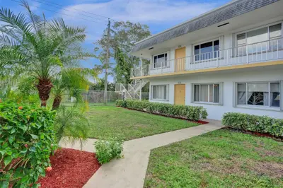 3322 Cynthia Lane 112, Lake Worth Beach – sold
