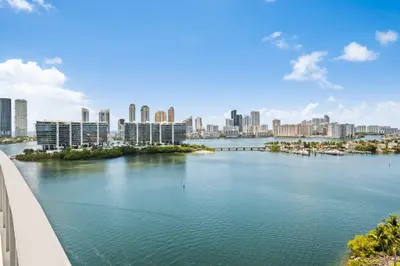 3300 NE 188th Street UPH09, Aventura – sold