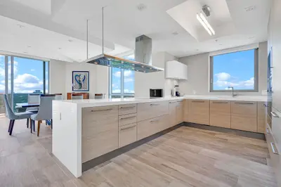 17111 Biscayne Boulevard 1702, North Miami Beach – sold