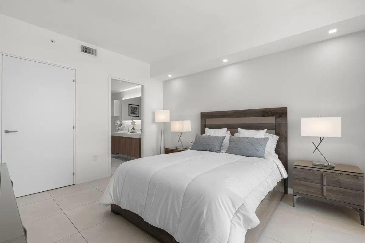 Photo 7 at 401 N Birch Road 507, Fort Lauderdale