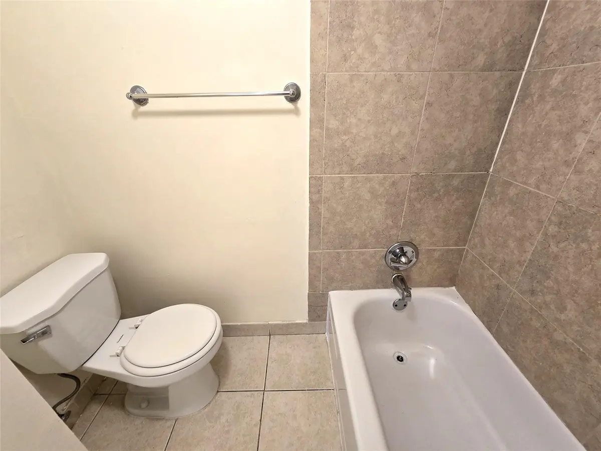 Photo 4 at 4334 NW 9th Avenue 9-3B, Deerfield Beach