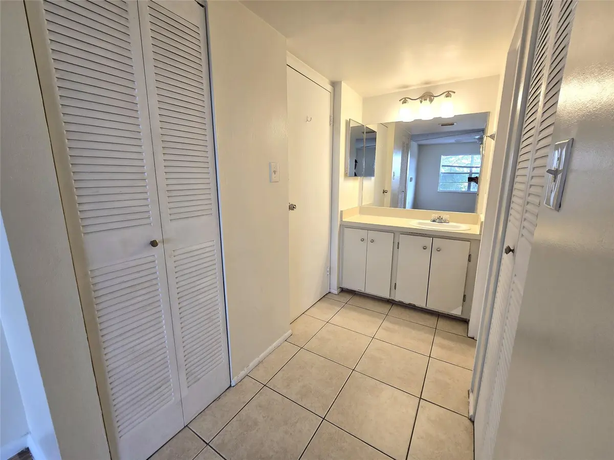 Photo 5 at 4334 NW 9th Avenue 9-3B, Deerfield Beach