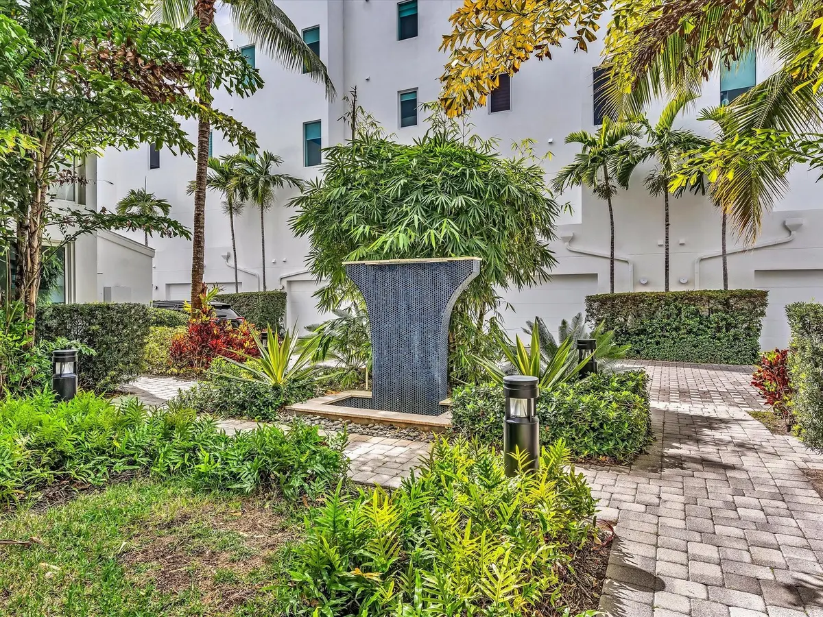 Photo 2 at 733 NE 4th Avenue 733, Fort Lauderdale
