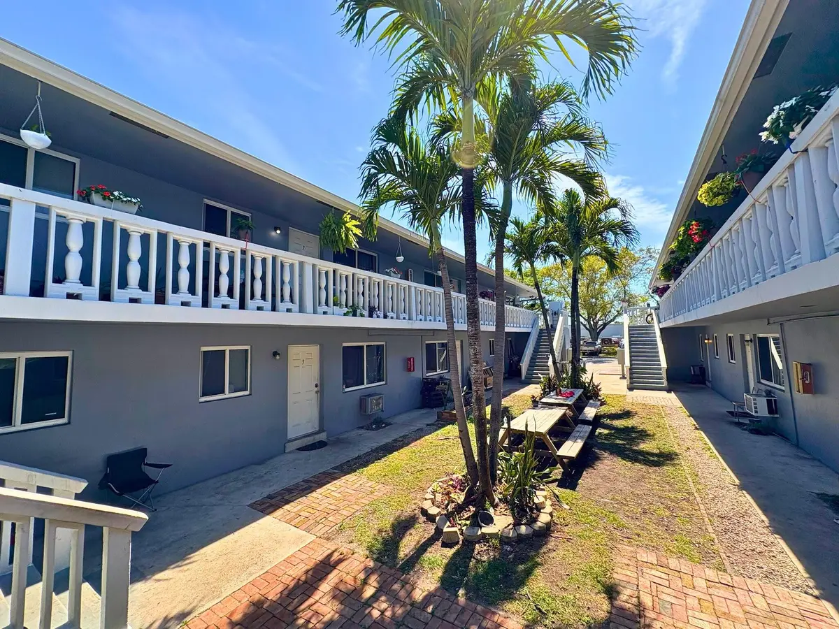Photo 1 at 101-105 SE 26th Street, Fort Lauderdale