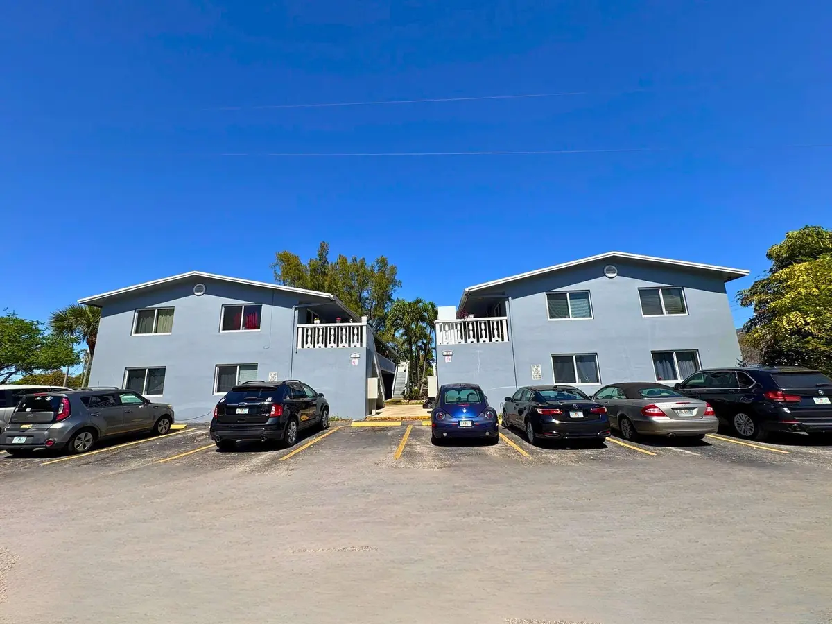 Photo 3 at 101-105 SE 26th Street, Fort Lauderdale