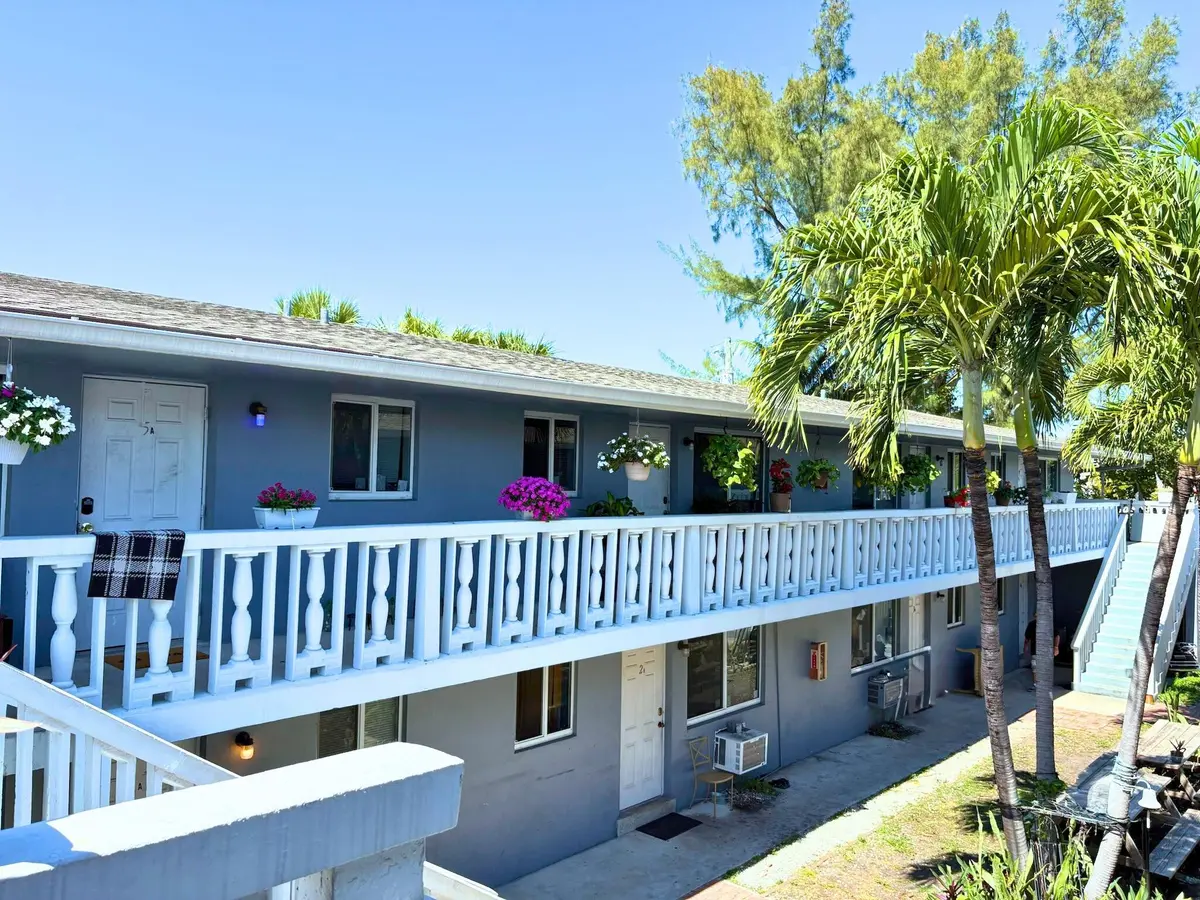 Photo 4 at 101-105 SE 26th Street, Fort Lauderdale