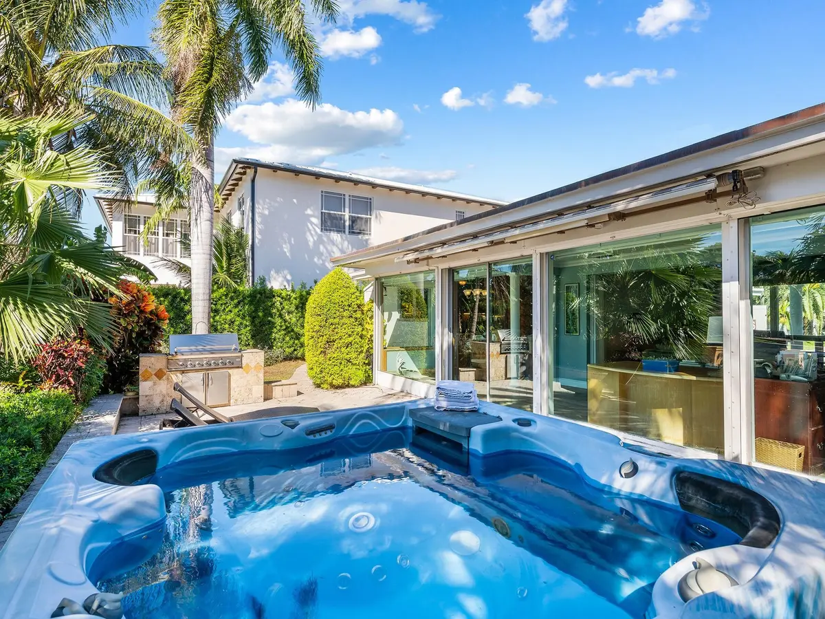 Spa at 2612 Grace Drive, Fort Lauderdale