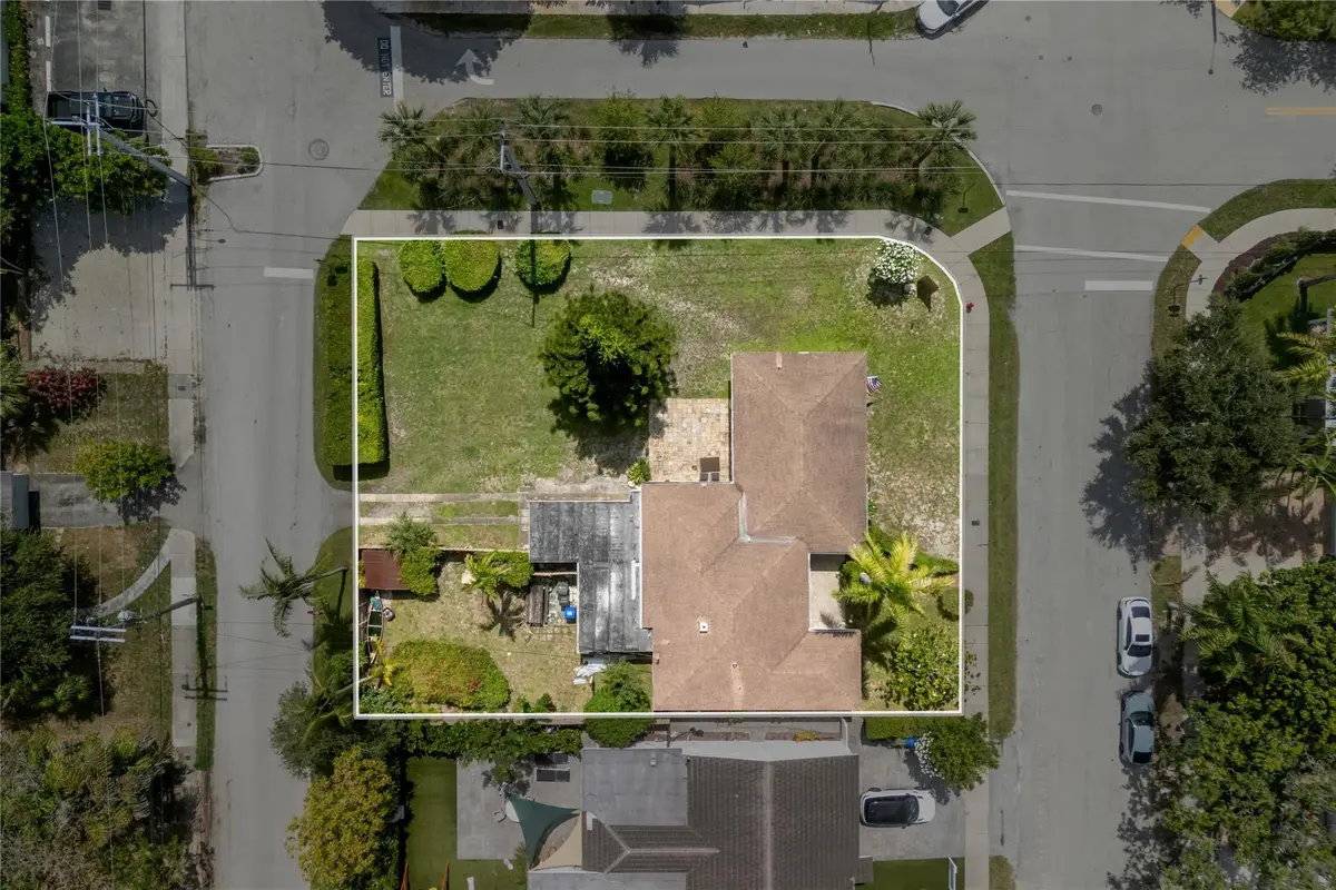 Photo 3 at 904 SE 11th Court, Fort Lauderdale