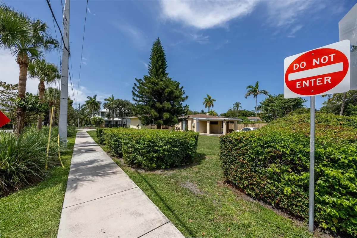 Photo 7 at 904 SE 11th Court, Fort Lauderdale