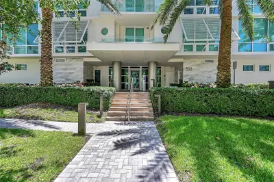 353 Sunset Drive 402, Fort Lauderdale – sold