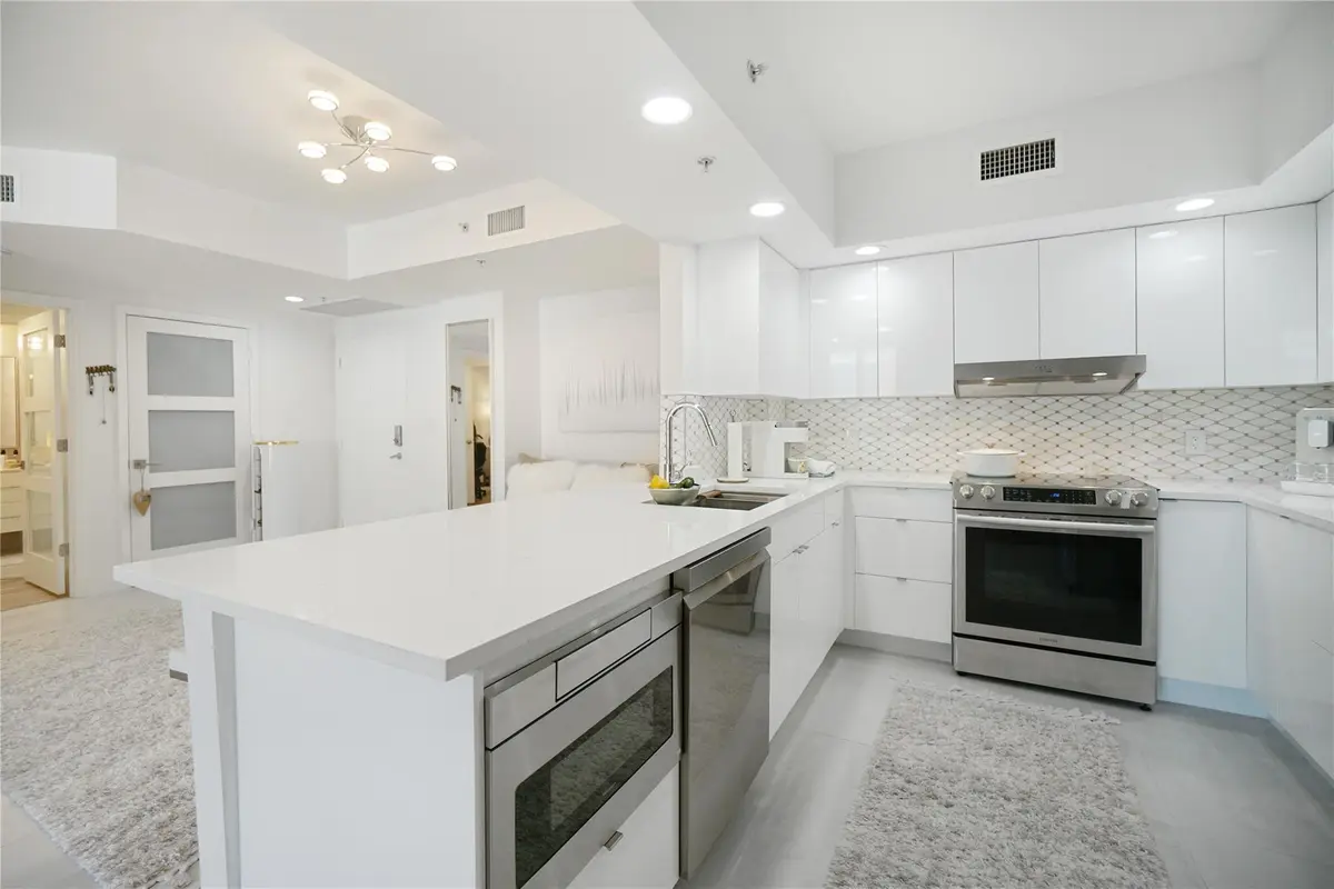 Photo 2 at 110 N Federal Highway 1207, Fort Lauderdale