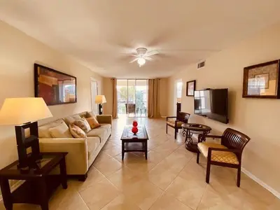 9420 S Hollybrook Lake Drive 305, Pembroke Pines – Condominium for rent