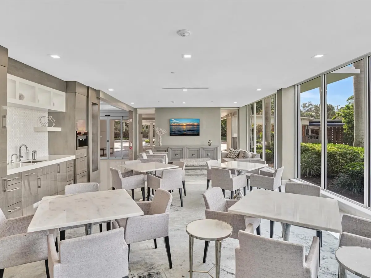 Photo 5 at 701 E Camino Real 4e, Boca Raton