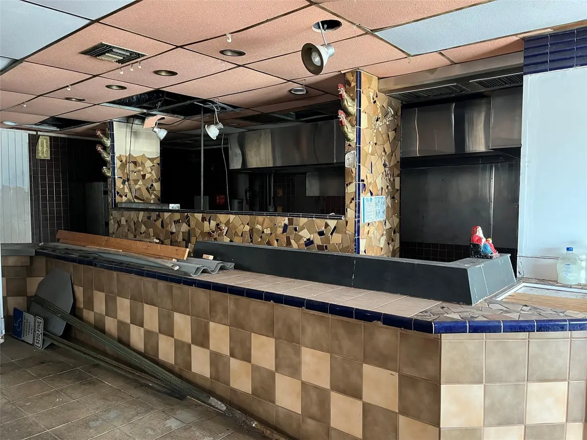 Photo 7 at 1361 E Commercial Boulevard, Oakland Park