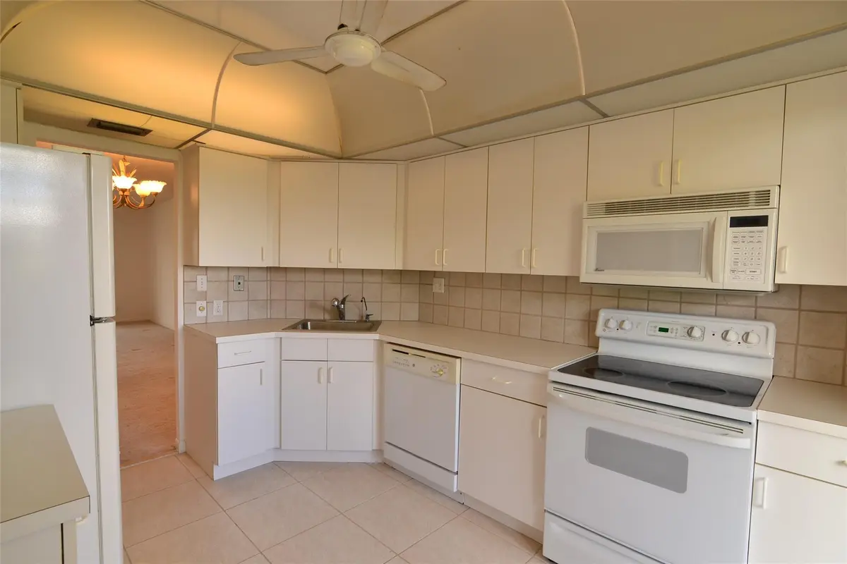 Photo 7 at 3575 Broken Woods Drive 502, Coral Springs