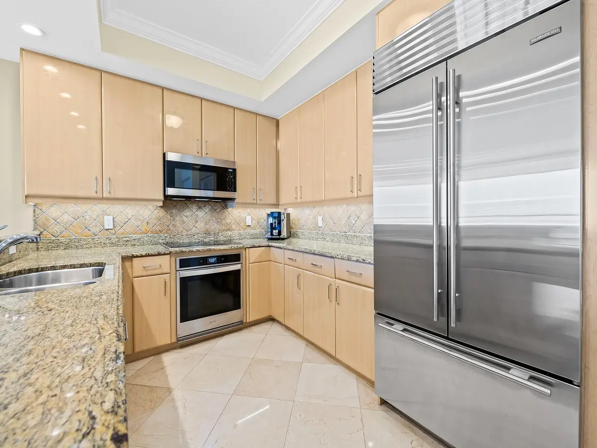 Kitchen at 100 S Birch Road 1803, Fort Lauderdale