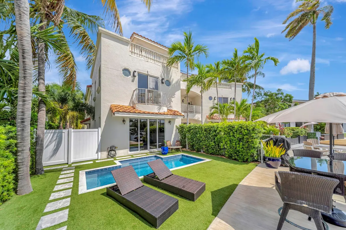 Private Pool at 1368 Bayview Drive, Fort Lauderdale