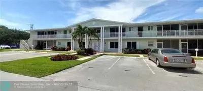 2100 NE 38th Street 222, Lighthouse Point – Stock Cooperative for sale