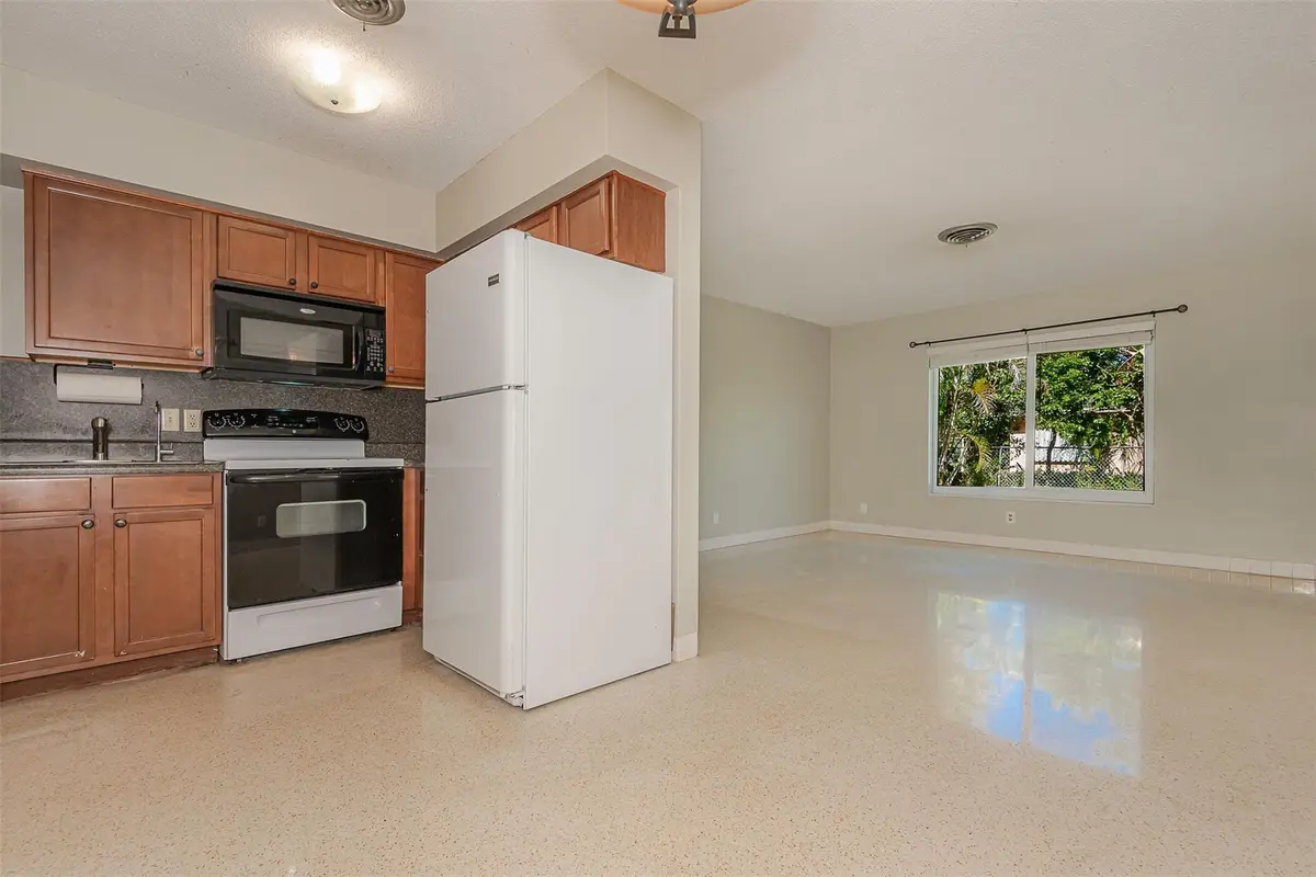 Photo 4 at 321 SE 1st Avenue, Pompano Beach