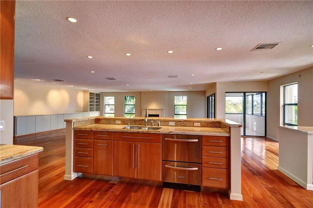 Photo 3 at 76 Isle Of Venice Drive H, Fort Lauderdale