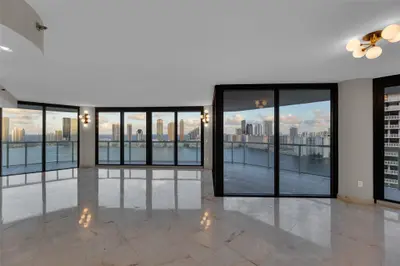 4000 Island Boulevard 2607, Aventura – sold