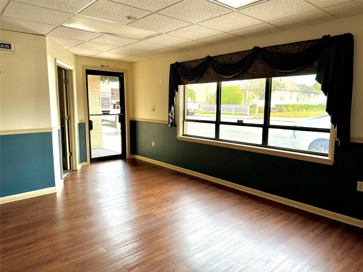 Photo 2 at 145 S Ridgewood Drive, Sebring