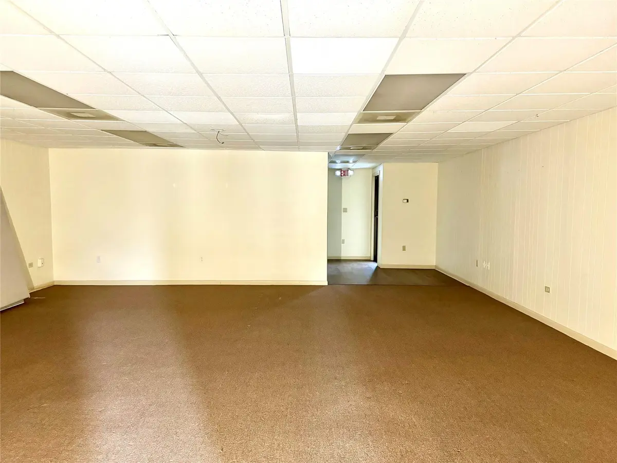 Photo 7 at 145 S Ridgewood Drive, Sebring