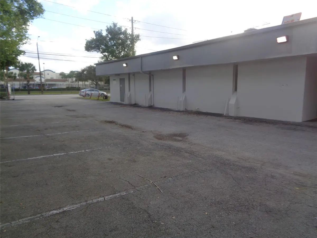 Photo 4 at 2323 NW 19th Street, Fort Lauderdale