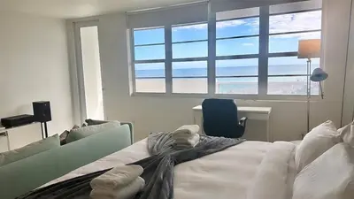 100 Lincoln Road 1240, Miami Beach – Condominium for rent