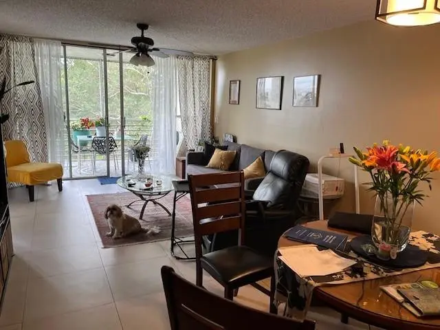 Photo 8 at 9330 Lagoon Place 406, Davie