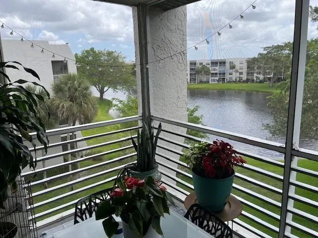 Photo 1 at 9330 Lagoon Place 406, Davie