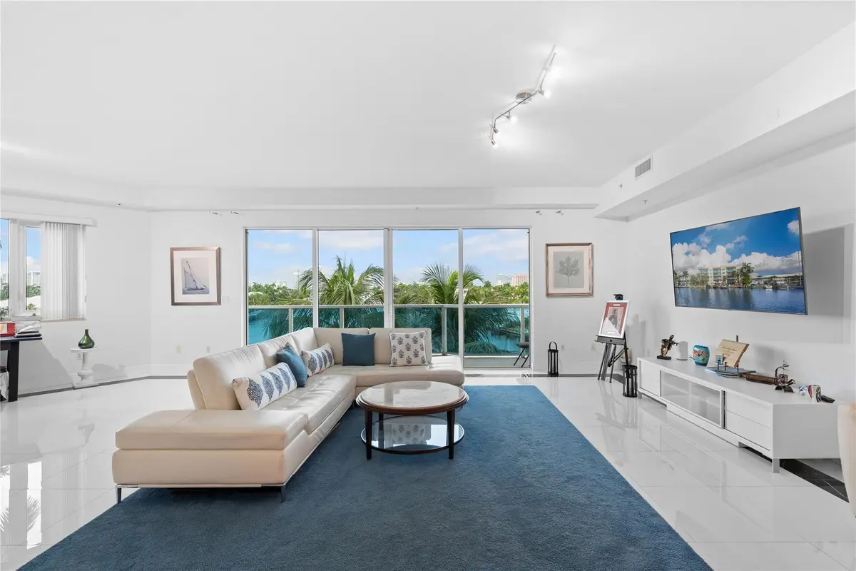 Photo 2 at 516 Hendricks Isle 4A, Fort Lauderdale