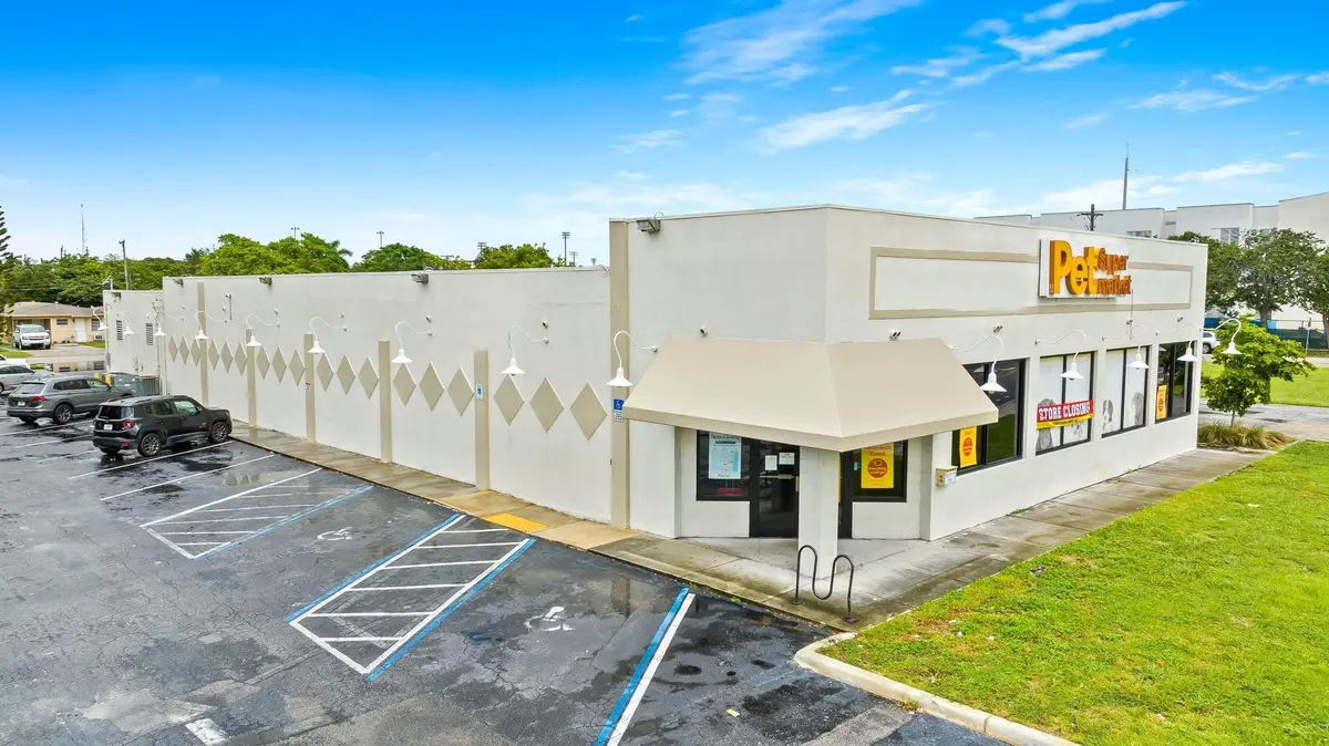 Photo 1 at 2111 N Federal Highway, Hollywood