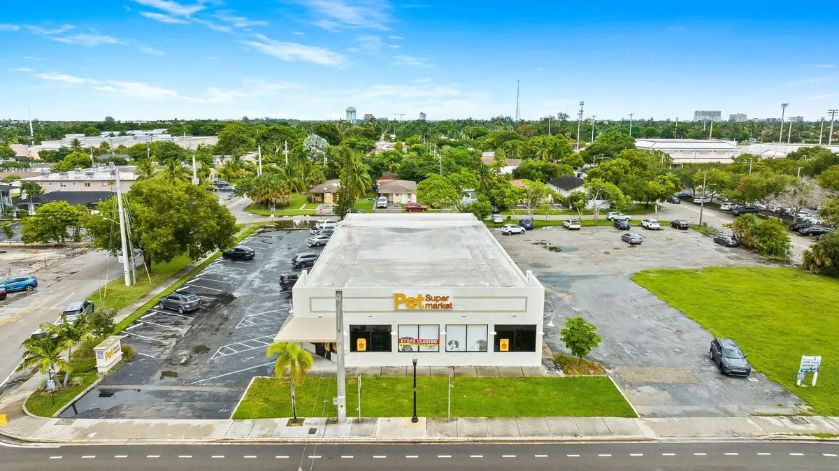 Photo 2 at 2111 N Federal Highway, Hollywood