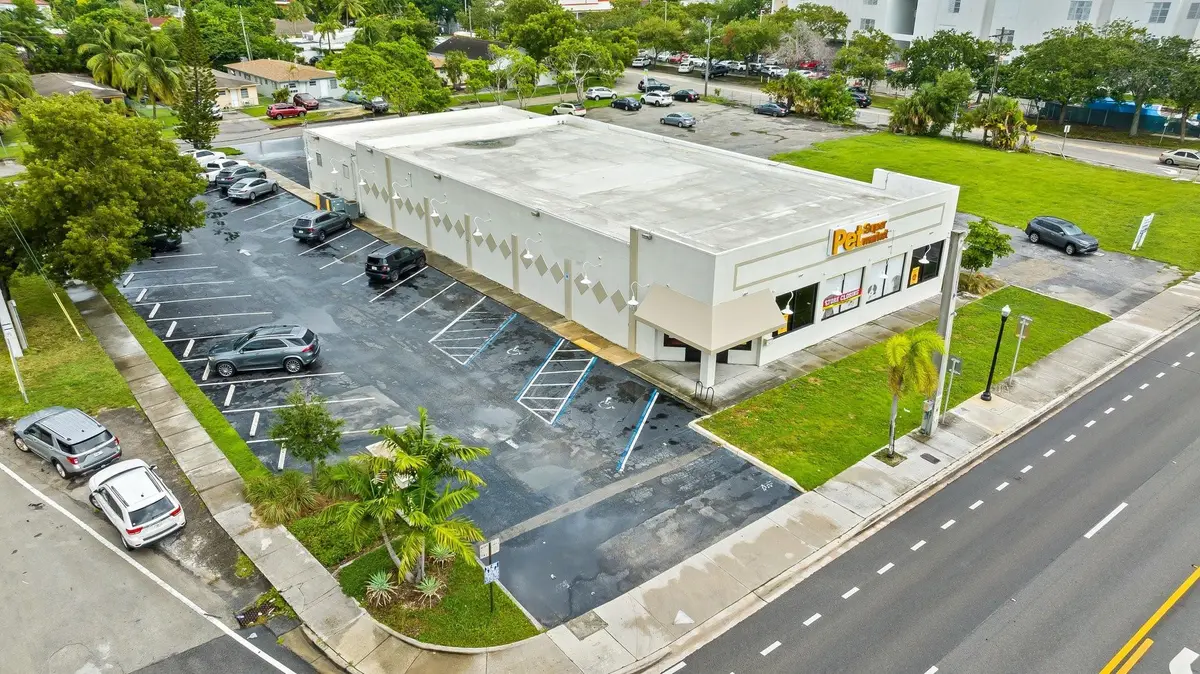 Photo 3 at 2111 N Federal Highway, Hollywood