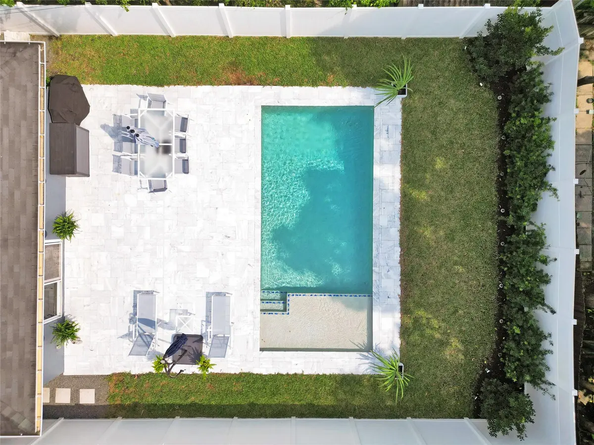 Photo 2 at 1280 NE 40th Street, Oakland Park